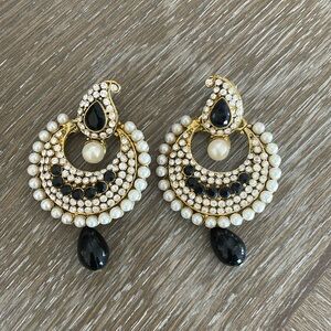 Black stoned earrings